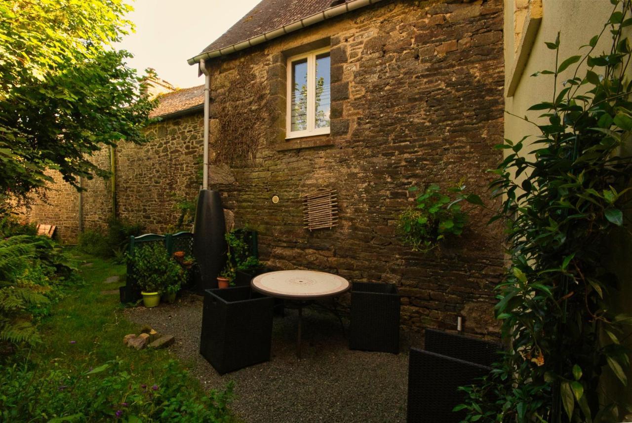 Auberge Le Canard Qui Rit Plelauff Exterior photo